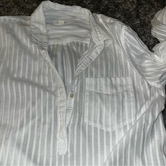 Gap linen button up size medium - Picture 4 of 5